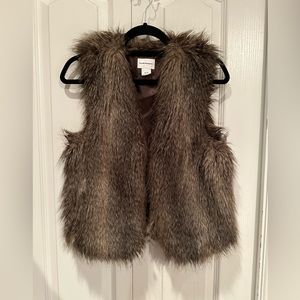 EUC club Monaco faux fur vest